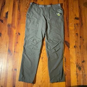 Men’s green (olive drab) Screeline Technical Pants. Size 38W x 34L.